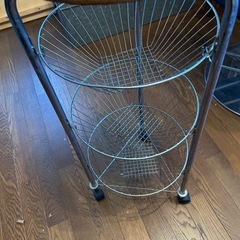 おしゃれな小物収納カートの画像