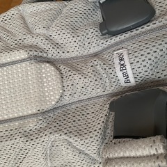 (決定)ベビービョルン抱っこ紐　グレーメッシュ素材の画像