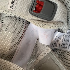 (決定)ベビービョルン抱っこ紐　グレーメッシュ素材の画像