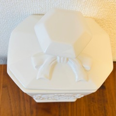 小物入れ　リボン　陶器の画像