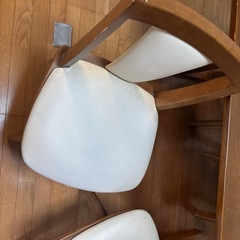 ダイニングテーブルの画像