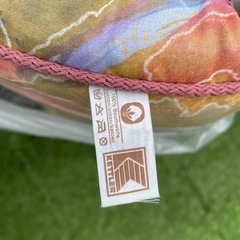 デッキチェアとクッションの画像