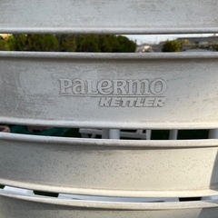 デッキチェアとクッションの画像