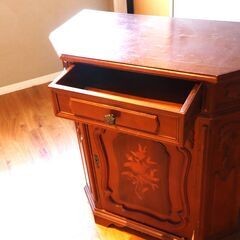 アンティーク　収納家具　引き出し＆鍵付き扉収納家具の画像