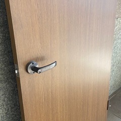 室内ドア　ブラウン型ガラス窓付きの画像