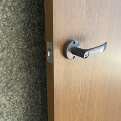 室内ドア　ブラウン型ガラス窓付きの画像