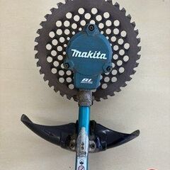 【引取限定】【中古】マキタ MUR368UD 充電式草刈機 36V(18V+18V) 18V 6.0Ahバッテリー×2 2口充電器 スパナ付【ハンズクラフト宮崎新名爪店】の画像