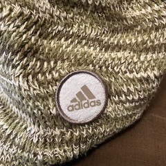 adidas キャスケットニット帽の画像