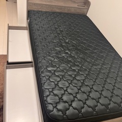 マット付き2万のセミダブルベッドの画像