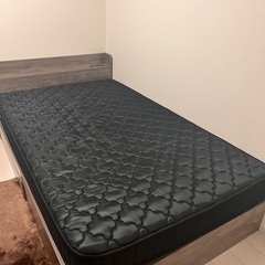 マット付き2万のセミダブルベッドの画像