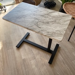 昇降サイドテーブルの画像