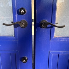 オシャレな両開き玄関扉の画像