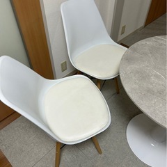 テーブル、椅子セットの画像