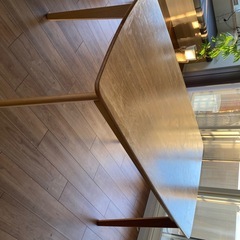 ダイニングテーブルの画像