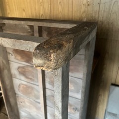 木製の長椅子？の画像