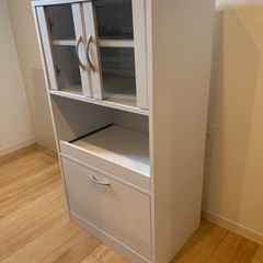 食器棚の画像