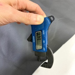 大きめな牛革端材1枚の画像