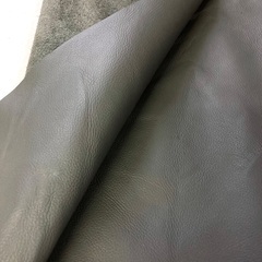 大きめな牛革端材1枚の画像