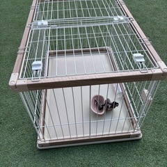 ペット用ゲージ、給水ボトルの画像