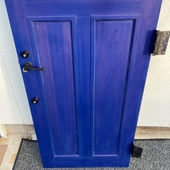 オシャレな木製玄関扉の画像