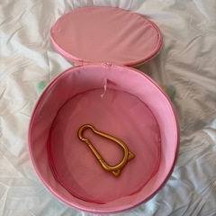 ナナナサプライズ大きなカラビナ付き収納ケース（ドールは含まれません）の画像