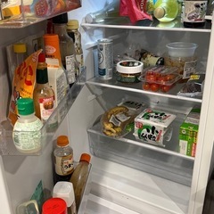 【5000円】新宿区引き取り歓迎／2年前新品購入の美品冷蔵庫【型番：HR-D1701W】の画像