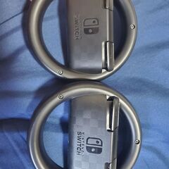 Switchのマリオカートのハンドル2つの画像