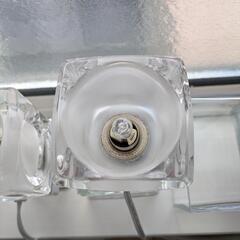 ニトリ 照明 ＋ ガラスの花瓶？の画像