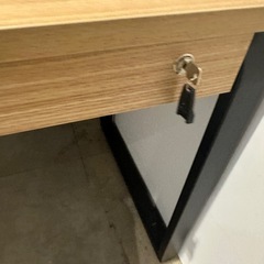 オフィスデスクの画像