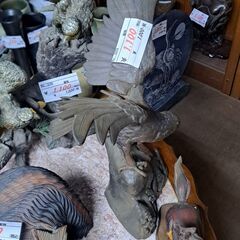 【リサイクルショップどりーむ天保山店】No2375　置物　鷹　写真参照🎵　の画像