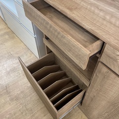 1116-020 ★リユースのサカイ幸手店★　LOWYA キッチンボード 木目調¥22,000(税込)【備考】W120×D42×H180の画像