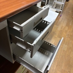 事務用デスク 収納付き 事務机 ③の画像