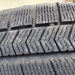 【中古】スタッドレス4本　ブリザックVRX 225 60 17 の画像