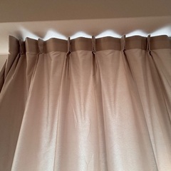 カーテンの画像