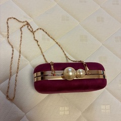 ワインレッド パール付きバッグの画像