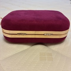 ワインレッド パール付きバッグの画像