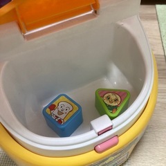 アンパンマン よくばりビジーカーDX 足けリ乗用玩具 押し棒ガード付きの画像