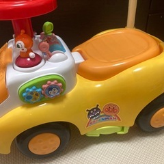 アンパンマン よくばりビジーカーDX 足けリ乗用玩具 押し棒ガード付きの画像