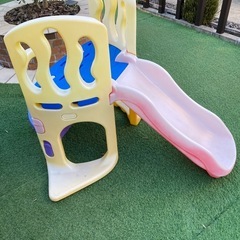 リトルタイクス　滑り台　　　屋外　庭　外遊びの画像