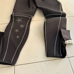 新品未使用　レディースS　ウエットスーツ　5mmの画像