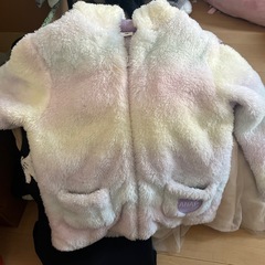 70点以上2枚目画像アウター付き子供服　女の
子130.140の画像