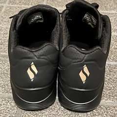 スケッチャーズ　スニーカー　黒
の画像