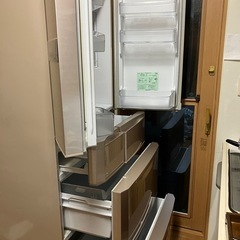 冷蔵庫　600リッターの画像