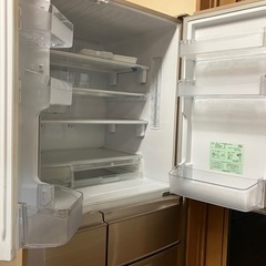 冷蔵庫　600リッターの画像