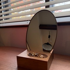 【ウッドスタンド付き】おしゃれ卓上真鍮ミラーの画像