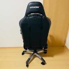 【AKRACING ゲーミングチェア】ブラック×ホワイト　ヘッドレスト・ランバーサポート付き　の画像