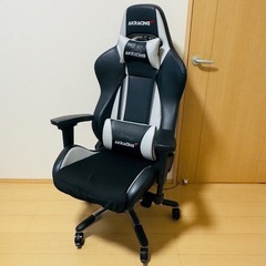【AKRACING ゲーミングチェア】ブラック×ホワイト　ヘッドレスト・ランバーサポート付き　の画像