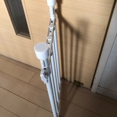 伸縮突っ張り棚の画像