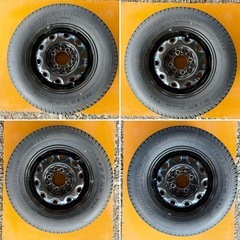 スタッドレスタイヤ ブリザックVL1 145R12 LT ホイール付き中古 品の画像