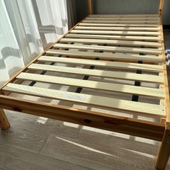ベッドフレーム（木製）の画像